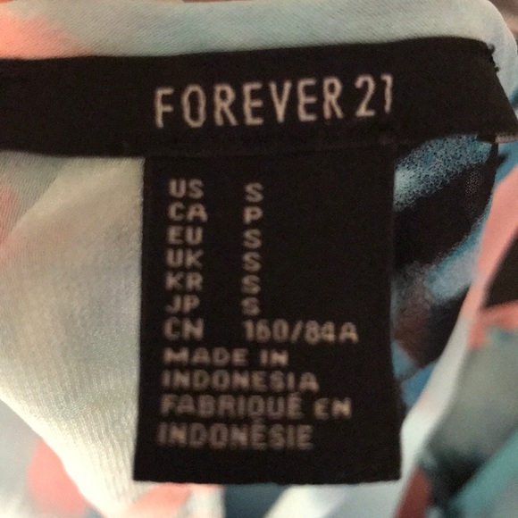 Woman’s light beach dress - Picture 4 of 4